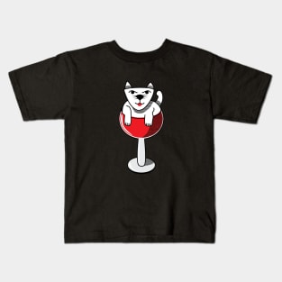 Little cat baths in wine Kids T-Shirt